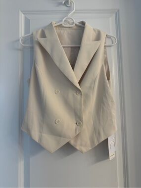 Commense Double-Breasted Sleeveless Vest in Cream